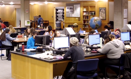 S&E main floor students studying